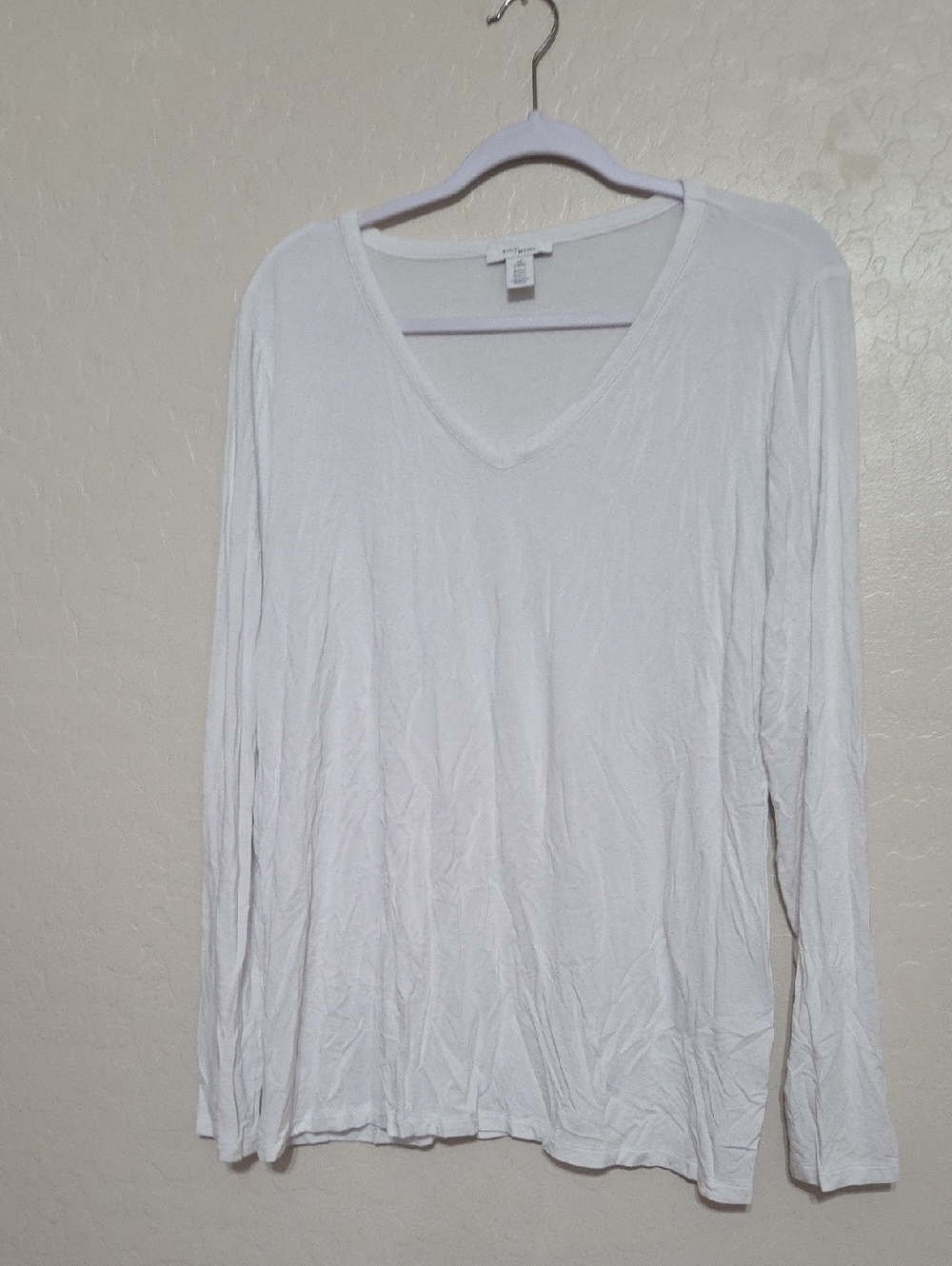 Daily Ritual Women’s White V-Neck Long Sleeve Tee